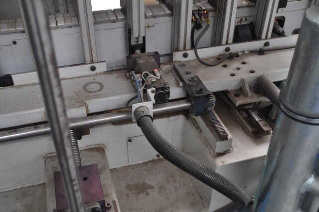 Brema Vertical CNC Milling and Drilling Center - second-hand Vektor (16)