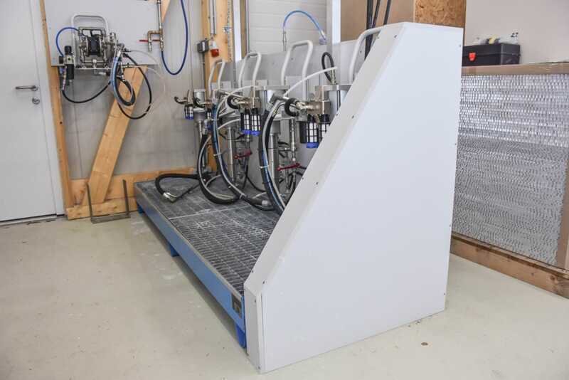 Homag Лакировальный станок / Лакораспылительная установка с укладкой этажерочной тележкой - бывший с употреблении Sprayteq (16)