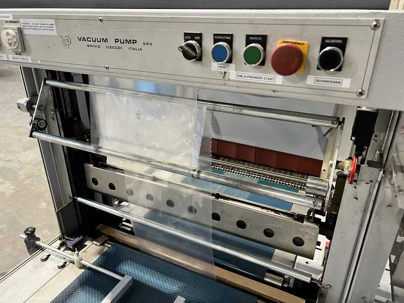 Vacuum Pump Shrink film packaging machine - second-hand AM 80 N (10)