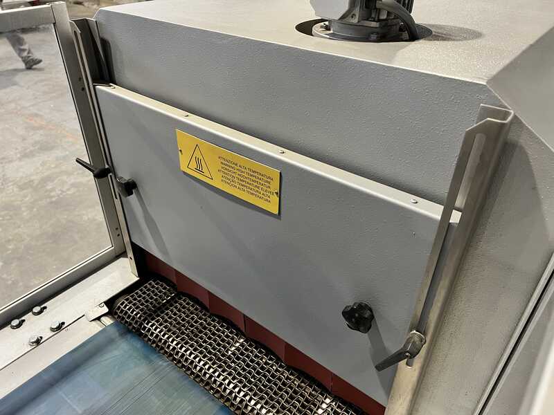 Vacuum Pump Пакувальна машина в термоусадочну плівку - б/в AM 80 N (12)