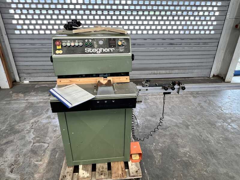 Stegherr Crosscut milling machine with digital fence - second-hand KSF (1)