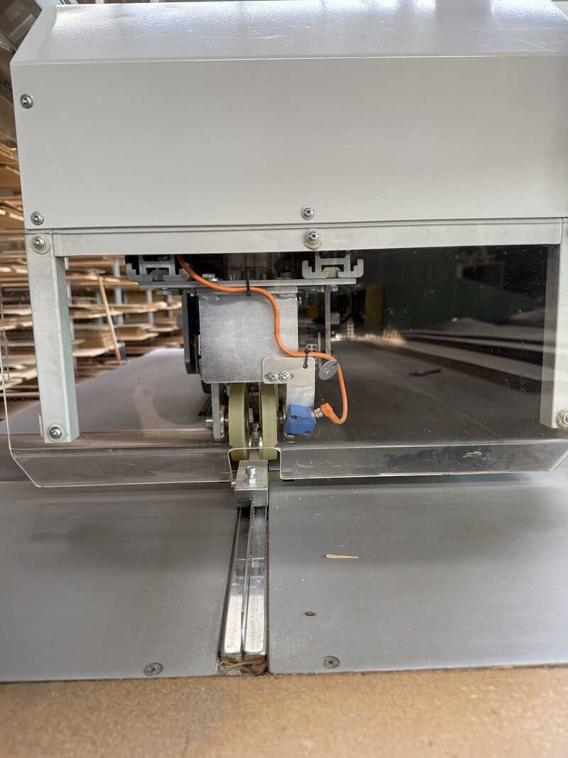 Furniertechnik Longitudinal veneer splicing machine - second-hand LZ (5)