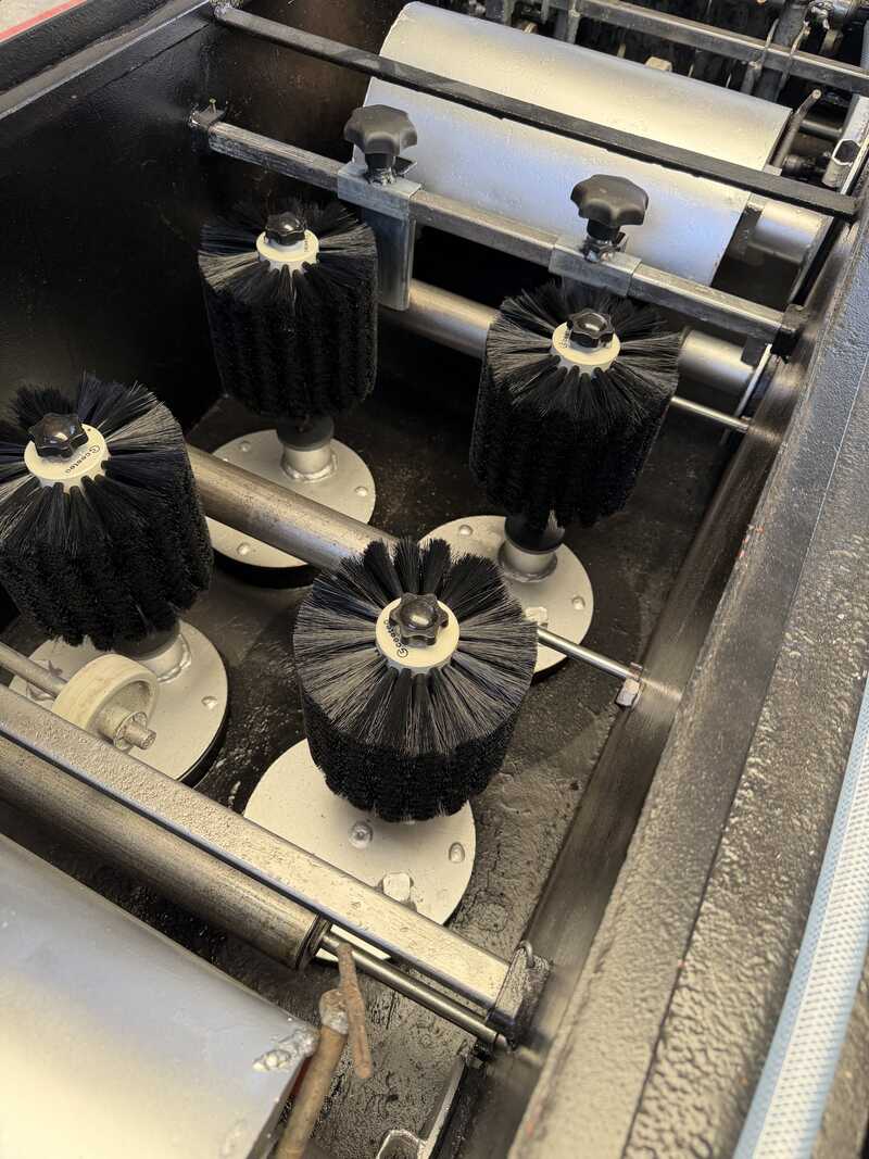 Ceetec Brush Painting Machine / automatic brush coating machine - used A 250 (7)