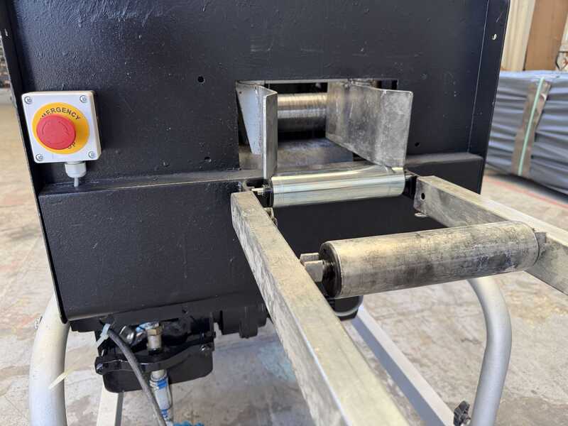Ceetec Brush Painting Machine / automatic brush coating machine - used A 250 (11)