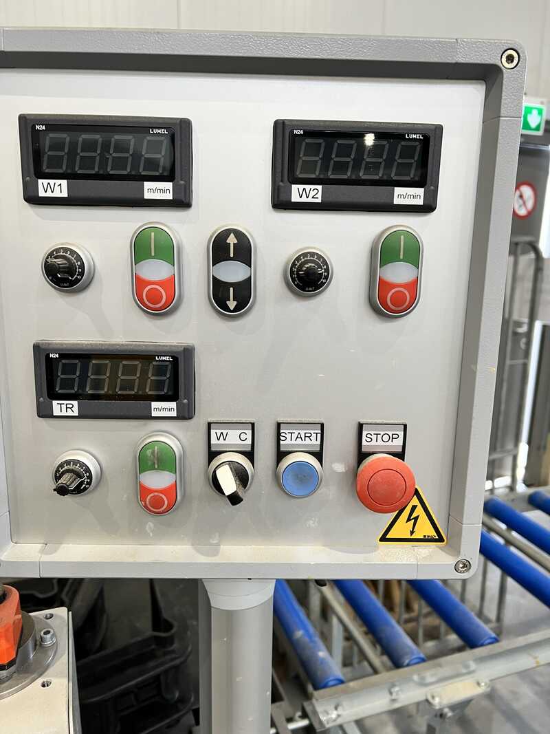 Cosma Roller coating machine - used 400 RC (2)